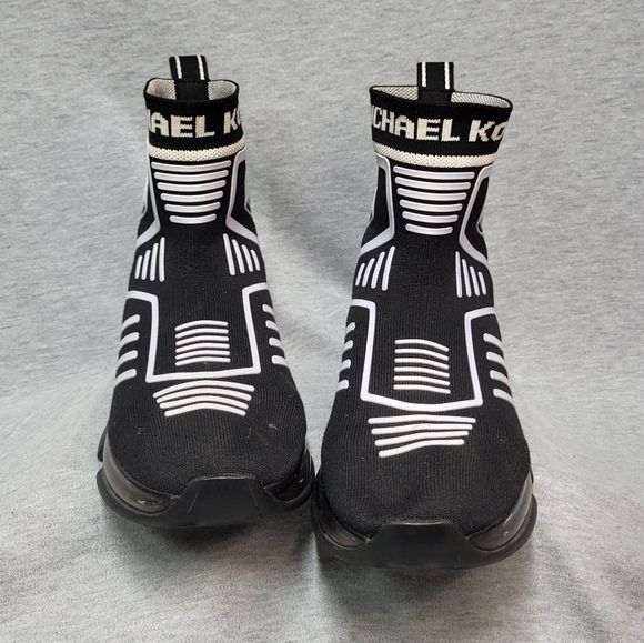 Michael Kors Kendra Bootie Size 7. - Picture 6 of 6